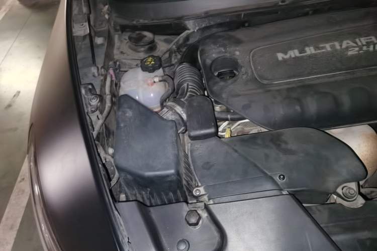 Used Jeep Cherokee 2017 2.4L Leading Edition Engine Bay Right