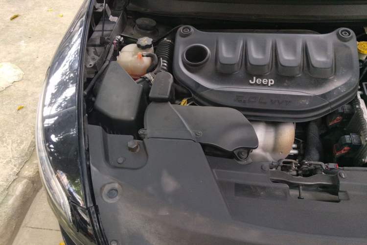 Used Jeep Cherokee 2017 2.0L Superior Edition Engine Bay Right