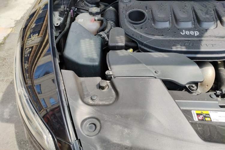 Used Jeep Cherokee 2017 2.0L Superior Edition Engine Bay Right