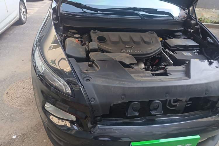 Used Jeep Cherokee 2017 2.0L Superior Edition Engine Bay Right