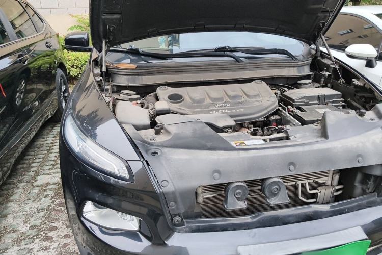 Used Jeep Cherokee 2017 2.0L Superior Edition Engine Bay Right