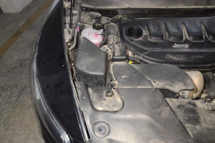 Used Jeep Cherokee 2017 2.0L Superior Edition Engine Bay Right