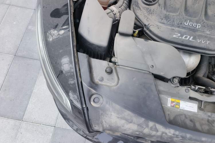 Used Jeep Cherokee 2017 2.0L Superior Edition Engine Bay Right