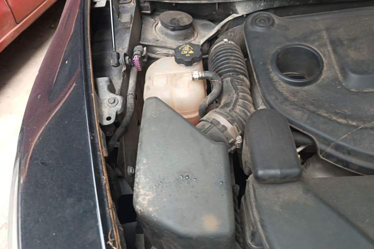 Used Jeep Cherokee 2017 2.0L Superior Edition Engine Bay Right