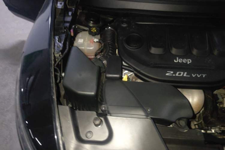 Used Jeep Cherokee 2017 2.0L Superior Edition Engine Bay Right