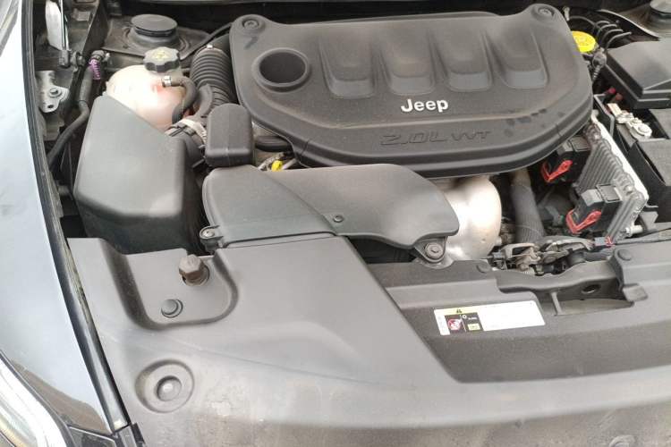 Used Jeep Cherokee 2017 2.0L Superior Edition Engine Bay Right