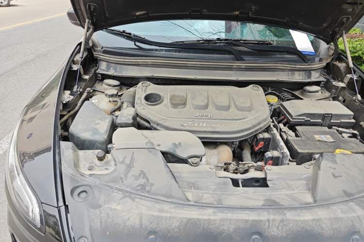 Used Jeep Cherokee 2017 2.0L Superior Edition Engine Bay Right