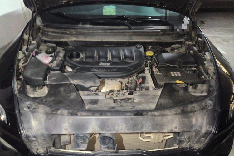 Used Jeep Cherokee 2017 2.0L Superior Edition Engine Bay