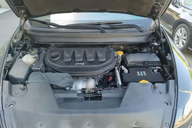 Used Jeep Cherokee 2017 2.0L Superior Edition Engine Bay