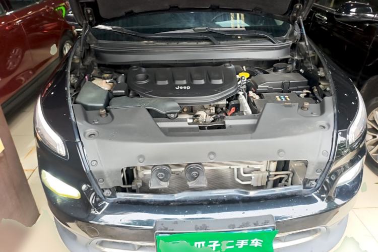 Used Jeep Cherokee 2017 2.0L Superior Edition Engine Bay
