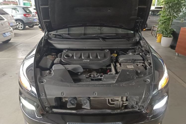 Used Jeep Cherokee 2017 2.0L Superior Edition Engine Bay