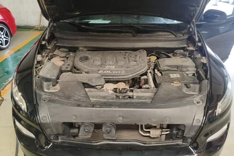 Used Jeep Cherokee 2017 2.0L Superior Edition Engine Bay