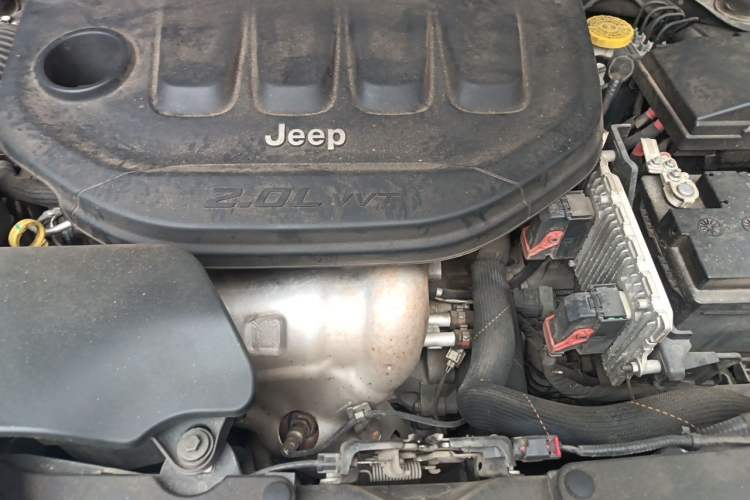 Used Jeep Cherokee 2017 2.0L Superior Edition Engine Bay