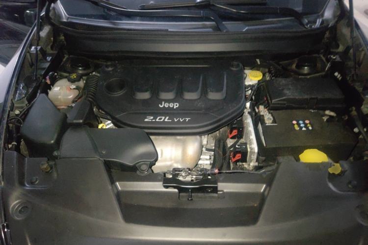 Used Jeep Cherokee 2017 2.0L Superior Edition Engine Bay