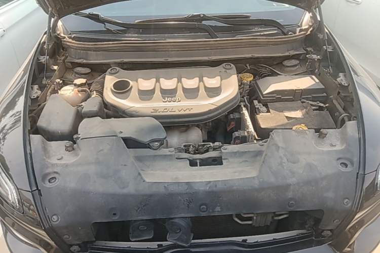 Used Jeep Cherokee 2017 2.0L Superior Edition Engine Bay