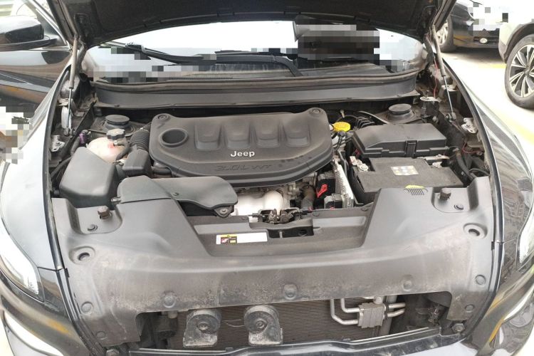 Used Jeep Cherokee 2017 2.0L Superior Edition Engine Bay