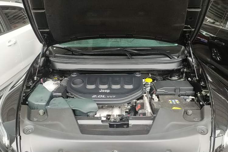 Used Jeep Cherokee 2017 2.0L Superior Edition Engine Bay