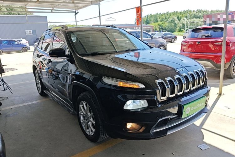 Used Jeep Cherokee 2017 2.0L Superior Edition Exterior 1
