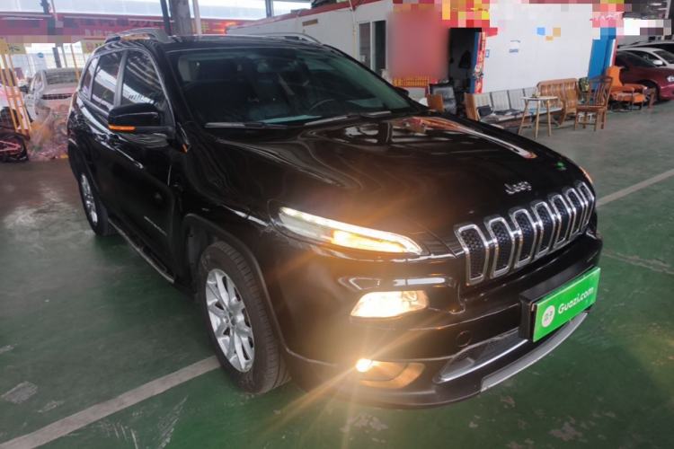 Used Jeep Cherokee 2017 2.0L Superior Edition Exterior 1