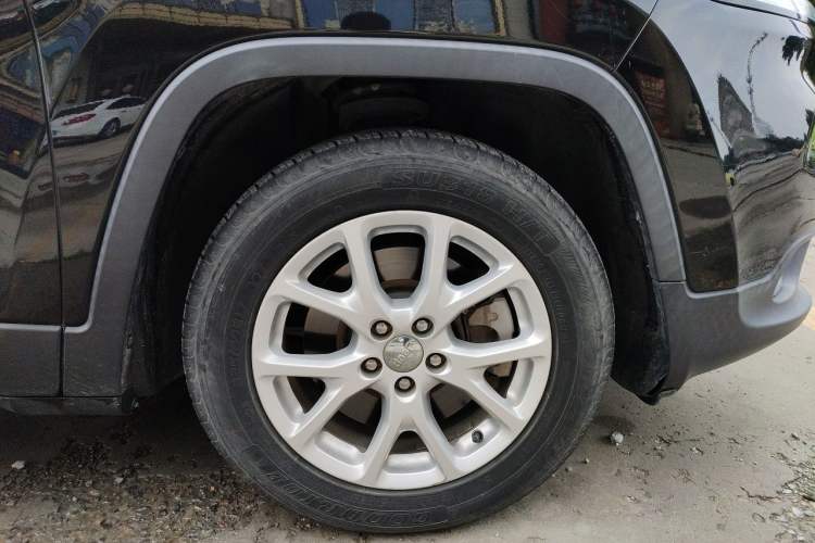 Used Jeep Cherokee 2017 2.0L Superior Edition Exterior 1