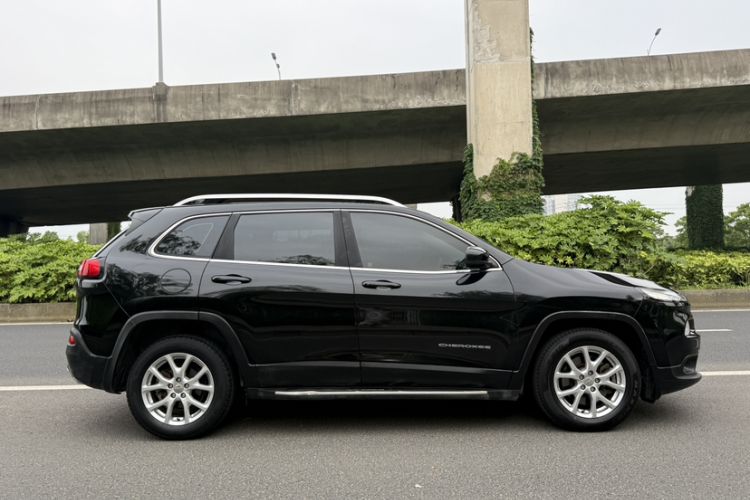 Used Jeep Cherokee 2017 2.4L Leading Smart Edition Exterior 1