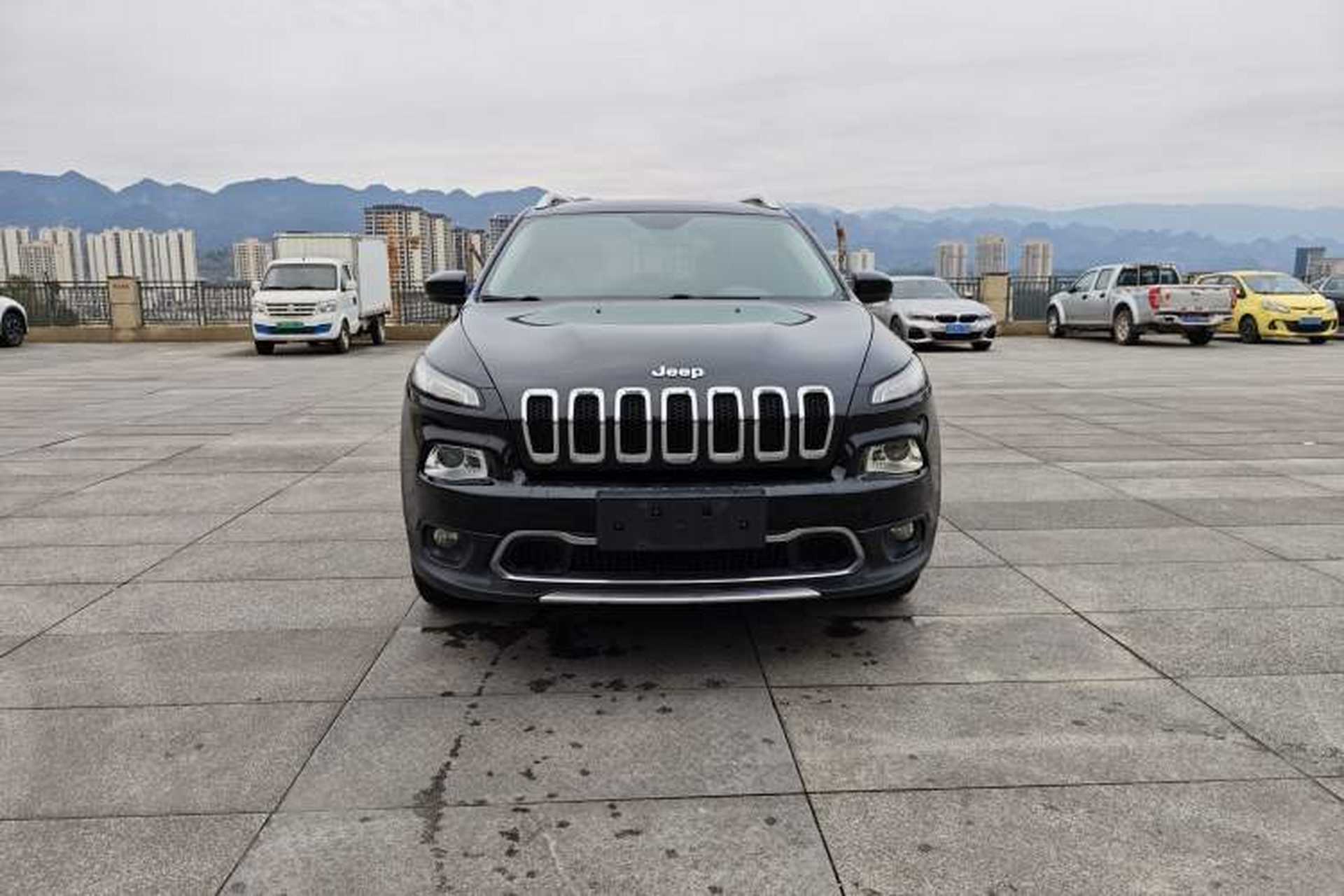 Used Jeep Cherokee 2017 2.0L Superior Edition Exterior 1