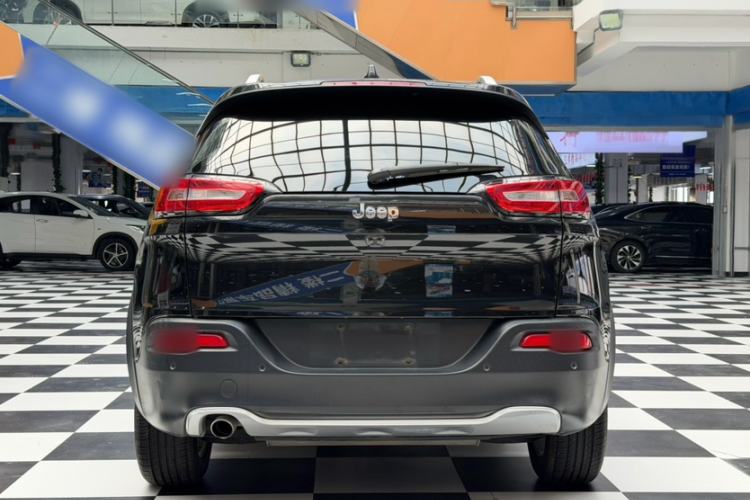 Used Jeep Cherokee 2017 2.0L Superior Edition Exterior 1