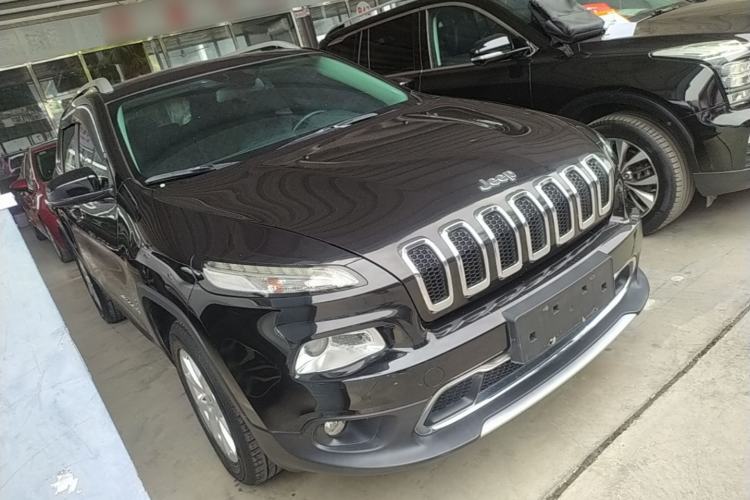 Used Jeep Cherokee 2017 2.0L Superior Edition Exterior 1