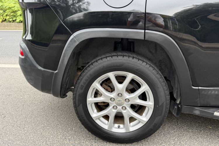 Used Jeep Cherokee 2017 2.4L Leading Smart Edition Exterior 10