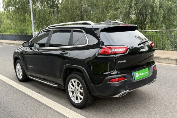Used Jeep Cherokee 2017 2.4L Leading Smart Edition Exterior 12