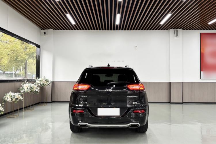 Used Jeep Cherokee 2017 2.4L Superior Edition Exterior 2