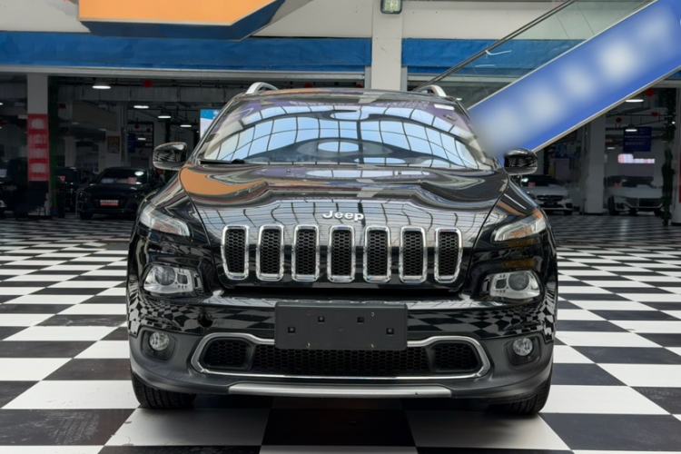 Used Jeep Cherokee 2017 2.0L Superior Edition Exterior 2
