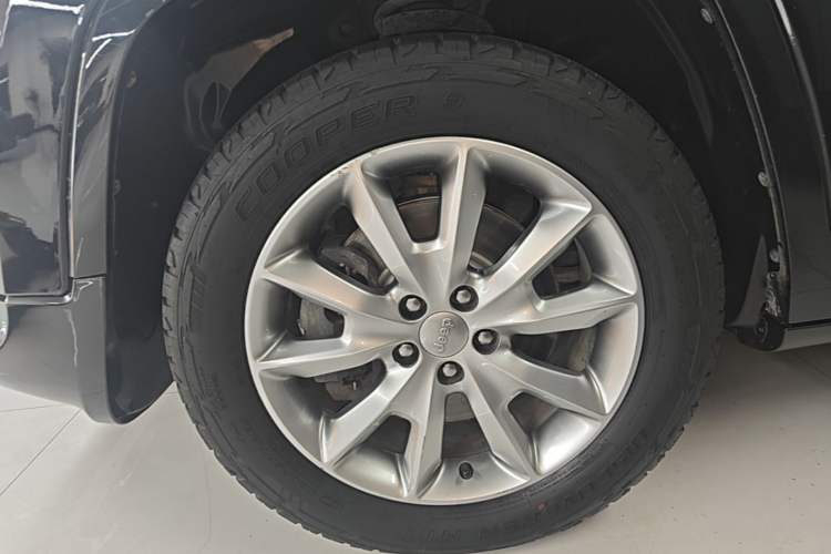 Used Jeep Cherokee 2017 2.4L Professional Edition Exterior 2