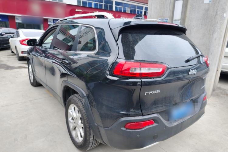 Used Jeep Cherokee 2017 2.0L Superior Edition Exterior 2