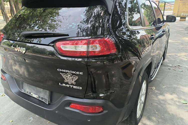 Used Jeep Cherokee 2017 2.4L Leading Smart Edition Exterior 3