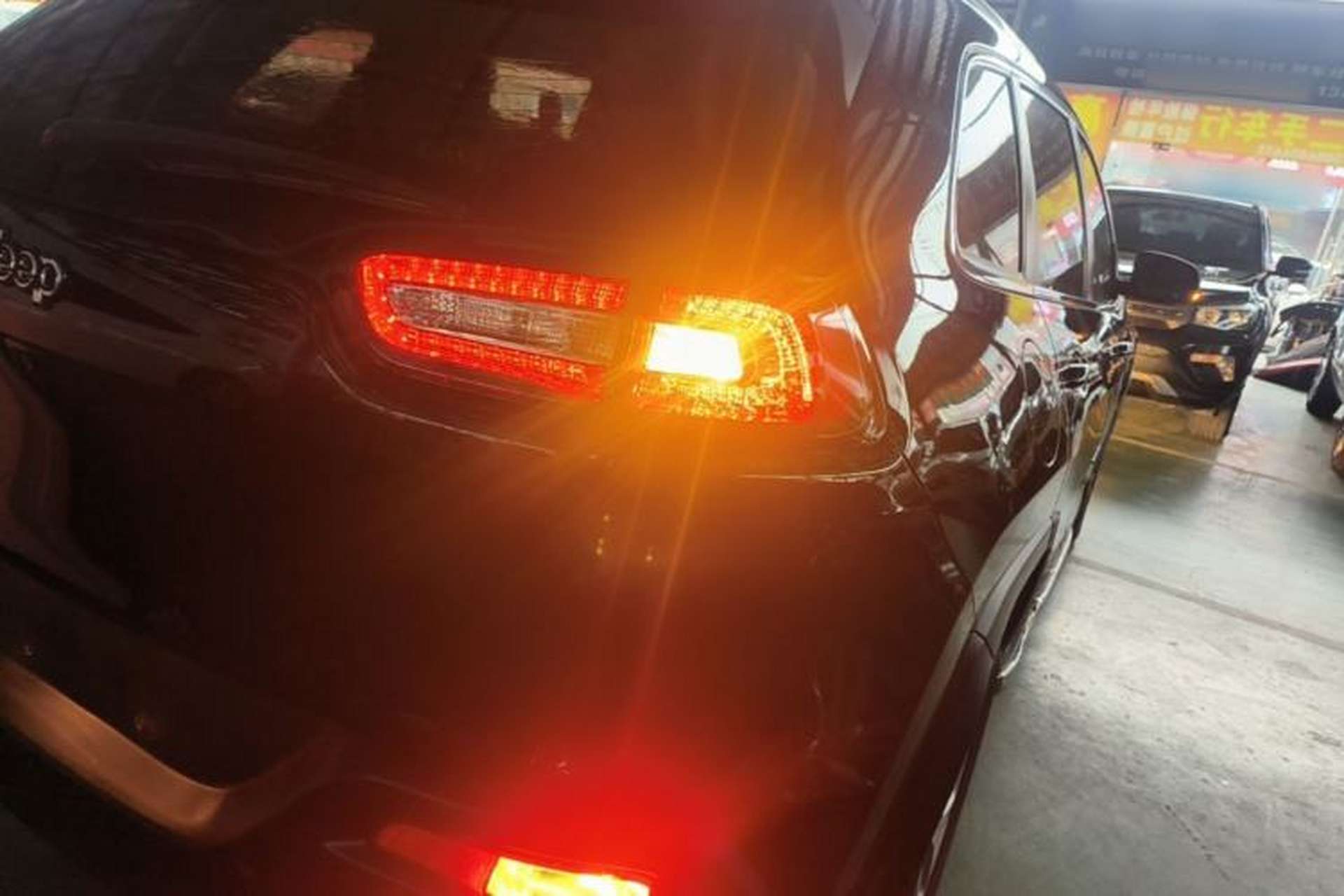 Used Jeep Cherokee 2017 2.0L Superior Edition Exterior 3