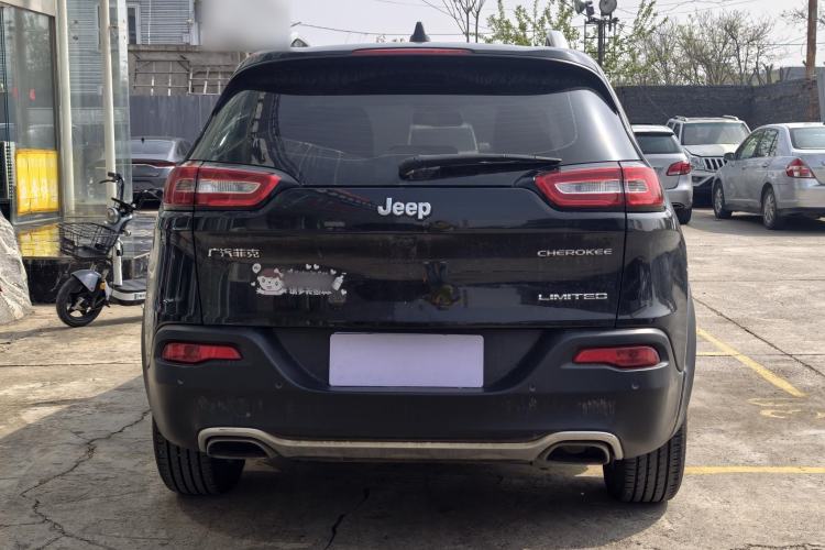 Used Jeep Cherokee 2017 2.4L Leading Edition Exterior 4