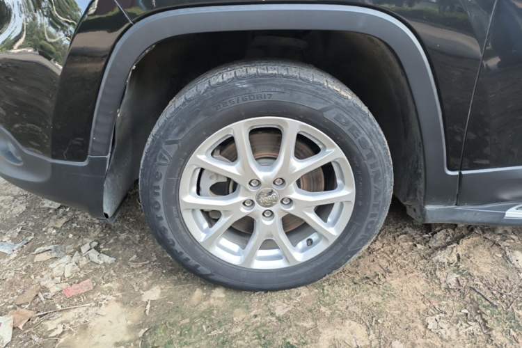 Used Jeep Cherokee 2017 2.4L Leading Smart Edition Exterior 4