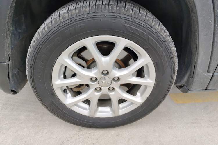 Used Jeep Cherokee 2017 2.0L Superior Edition Exterior 4