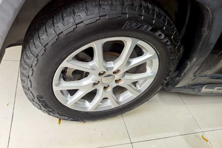 Used Jeep Cherokee 2017 2.0L Superior Edition Exterior 4