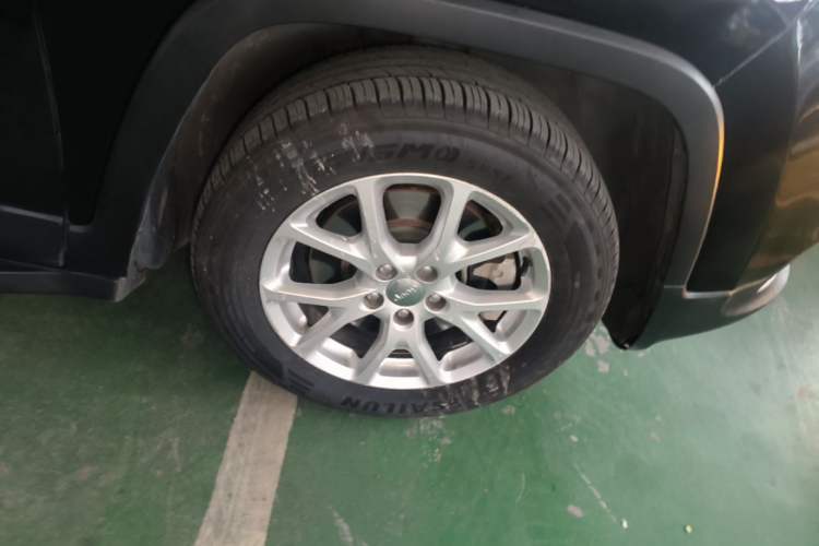Used Jeep Cherokee 2017 2.0L Superior Edition Exterior 5