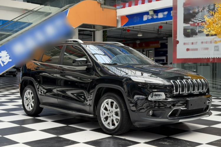 Used Jeep Cherokee 2017 2.0L Superior Edition Exterior 5