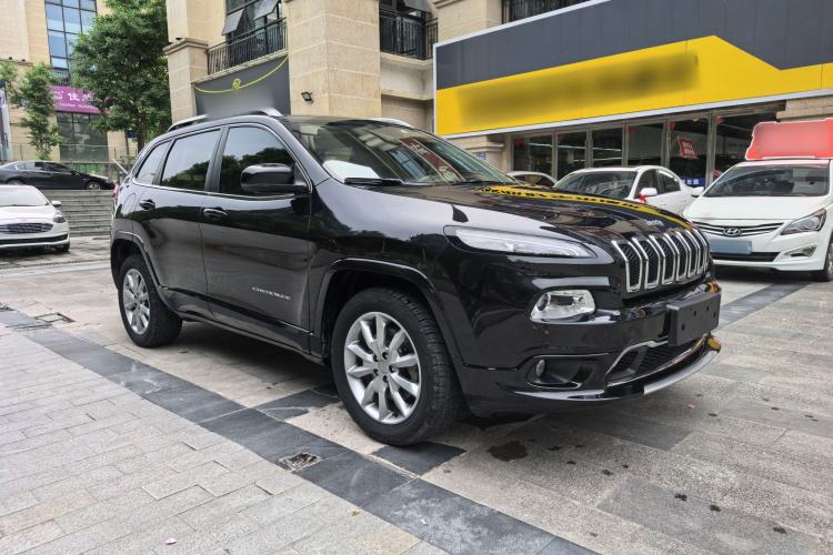 Used Jeep Cherokee 2017 2.4L Professional Edition Exterior 5