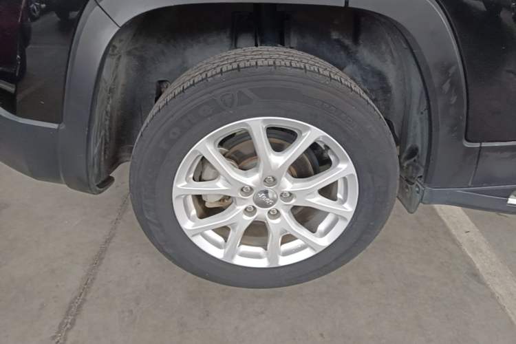 Used Jeep Cherokee 2017 2.0L Superior Edition Exterior 5