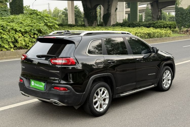 Used Jeep Cherokee 2017 2.4L Leading Smart Edition Exterior 6