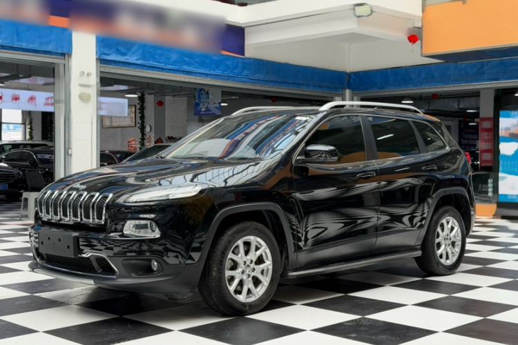 Used Jeep Cherokee 2017 2.0L Superior Edition Exterior 6