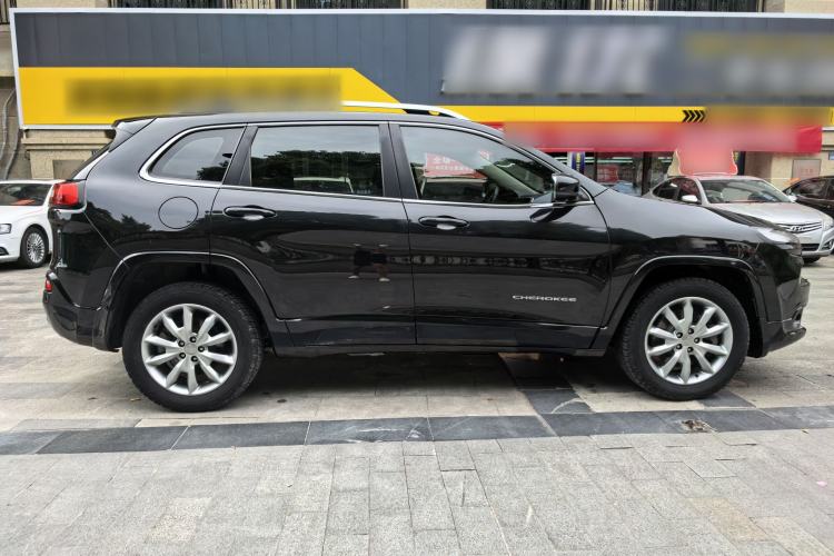 Used Jeep Cherokee 2017 2.4L Professional Edition Exterior 6