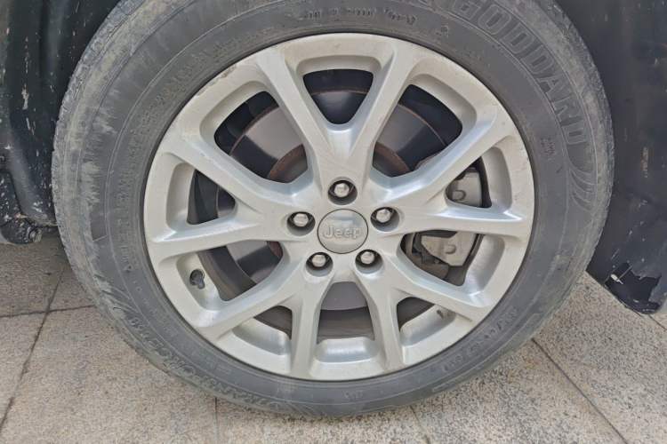 Used Jeep Cherokee 2017 2.4L Leading Edition Exterior 7