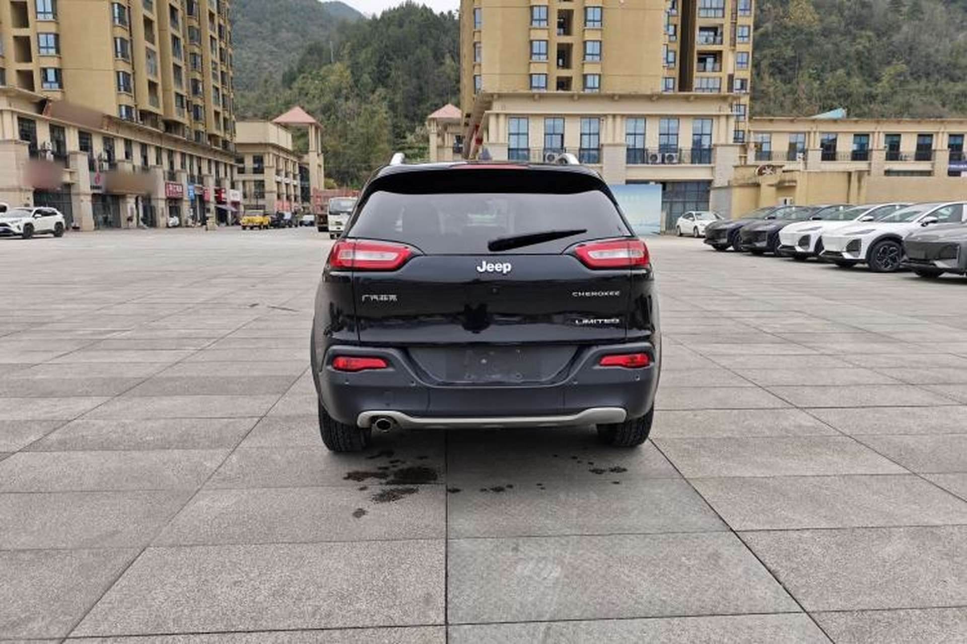 Used Jeep Cherokee 2017 2.0L Superior Edition Exterior 7