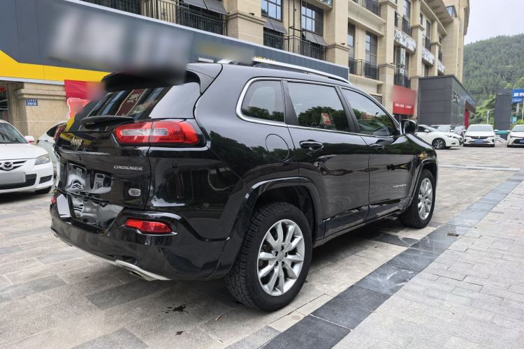 Used Jeep Cherokee 2017 2.4L Professional Edition Exterior 7